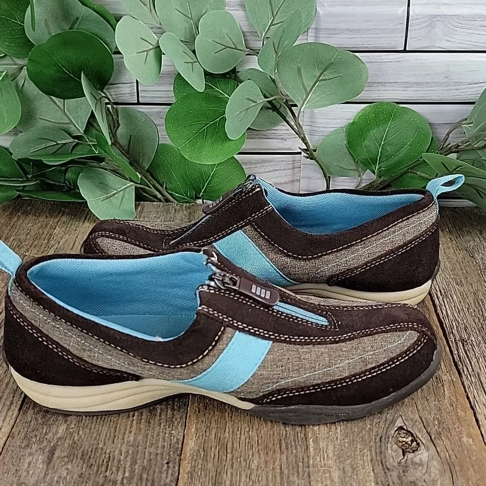 Lands End top zipper slip on casual shoe Size 4